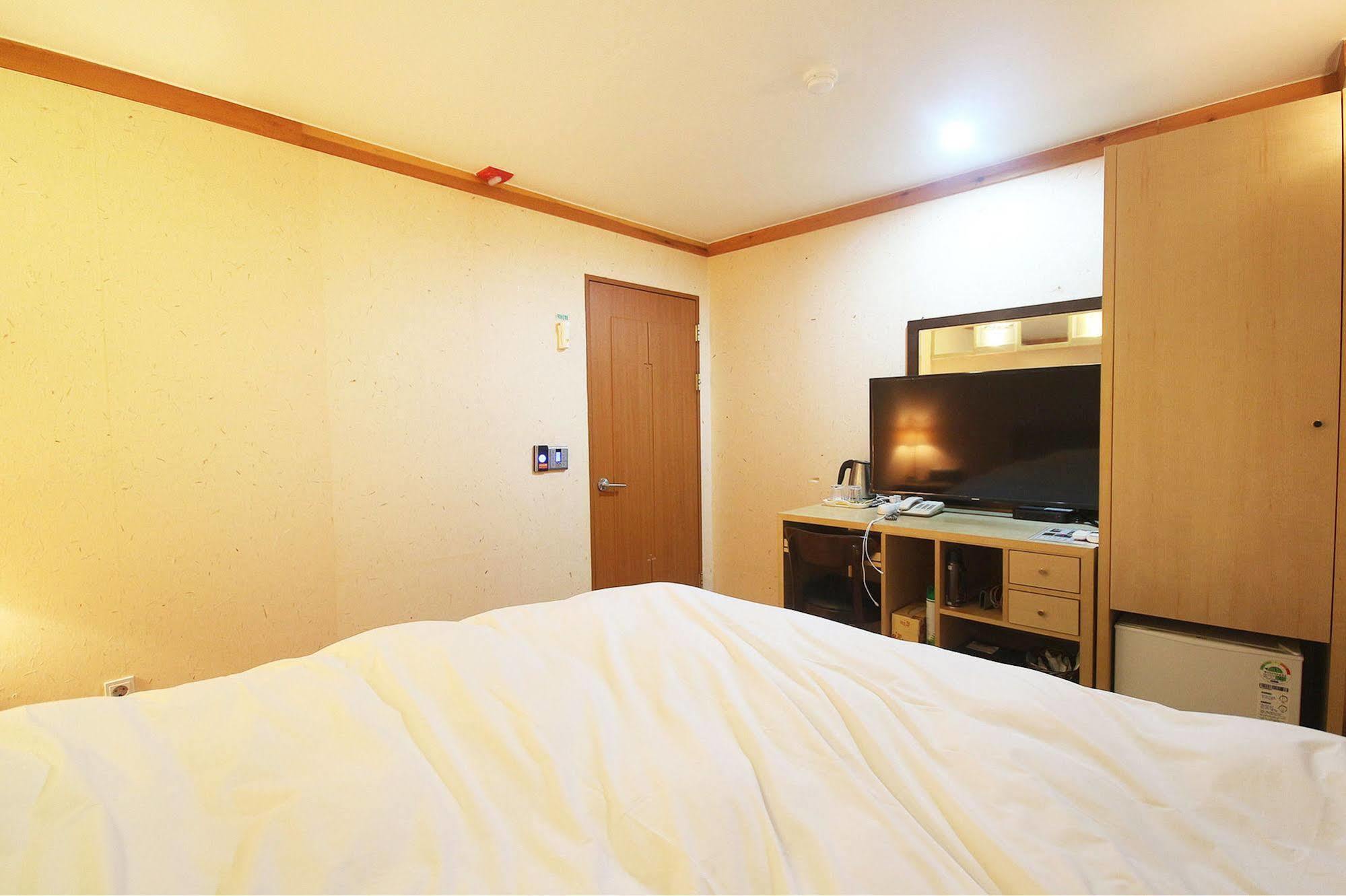 Jeonju Tourist Hotel Esterno foto